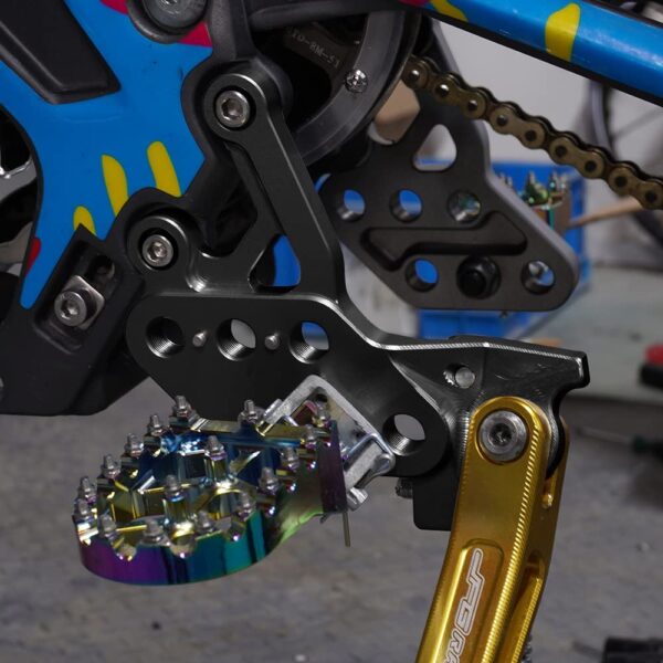 Adaptér pro snížení stupaček na Sur-Ron Light Bee E-Moto-Park