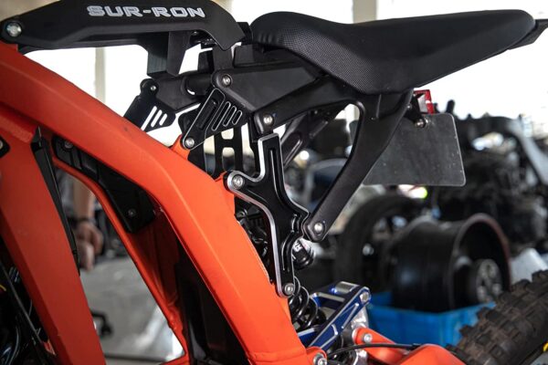 Adaptér pro zvýšení sedadla na Sur-Ron Light Bee - E-Moto-Park