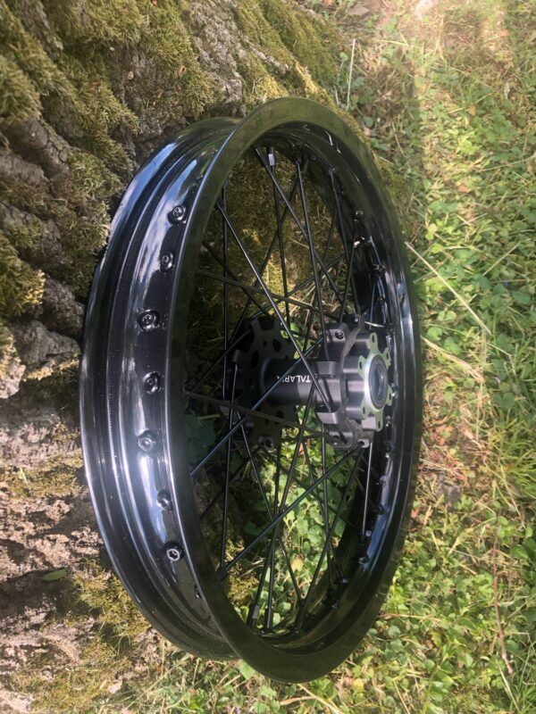 Zadní kolo na Talaria Sting MX5 PRO 1